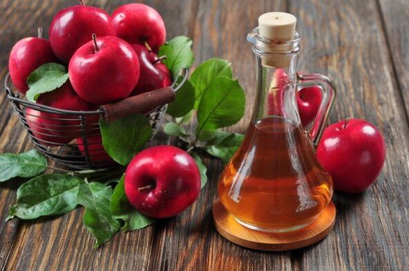 Το μηλόξυδο είναι καλό για την ανακούφιση από τον πόνο της αρθρίτιδας σε μια φλεγμονώδη άρθρωση του γόνατος. 