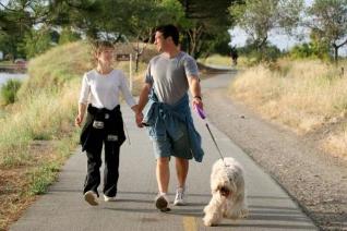 Όταν συχνούς πόνους στην πλάτη, θα πρέπει να αντικαταστήσετε την ενεργό άσκηση, βόλτες στον καθαρό αέρα